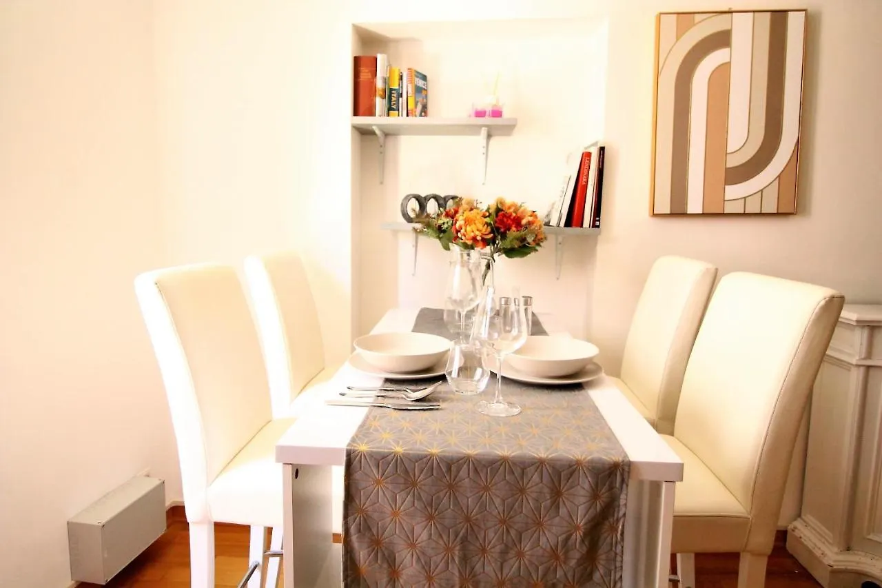 Charming Canal View San Marco Apartment Βενετία