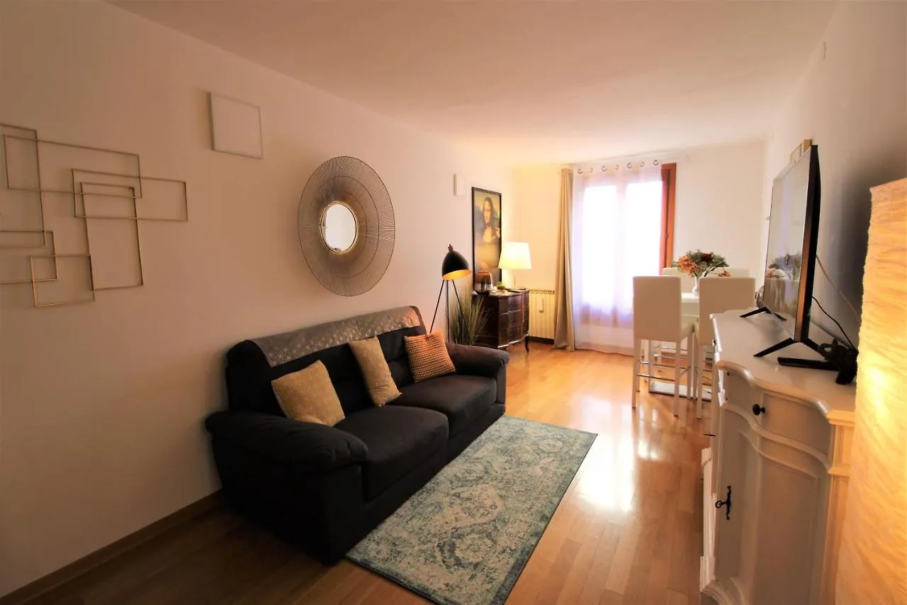 Charming Canal View San Marco Apartment Βενετία