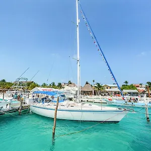 https://beachfront-private-sailboat-with-ac-and-bathroom.quintano-roohotels.com