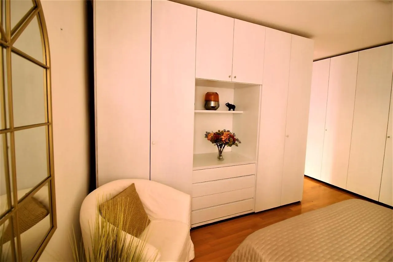 Charming Canal View San Marco Apartment Venice