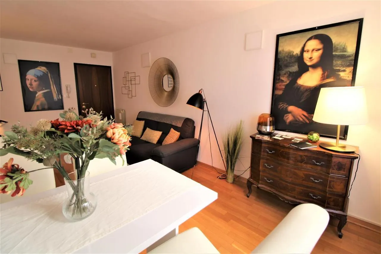 Charming Canal View San Marco Apartment Venice