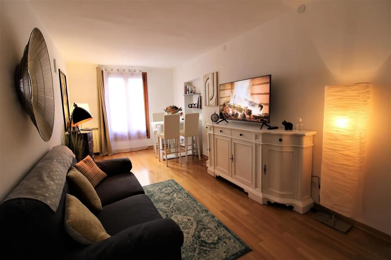 Charming Canal View San Marco Apartment Venice Italy