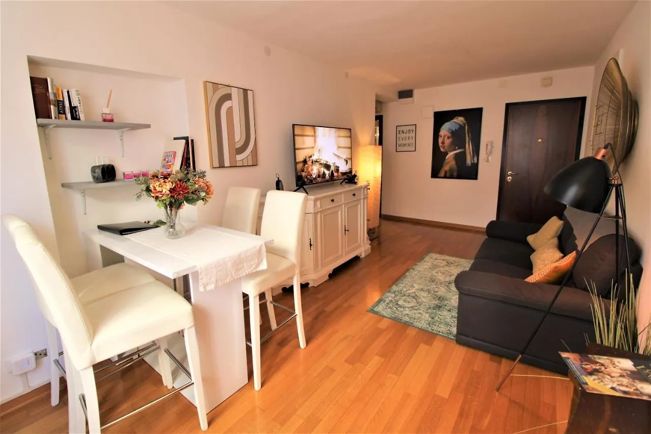 Charming Canal View San Marco Apartment Venice Italy